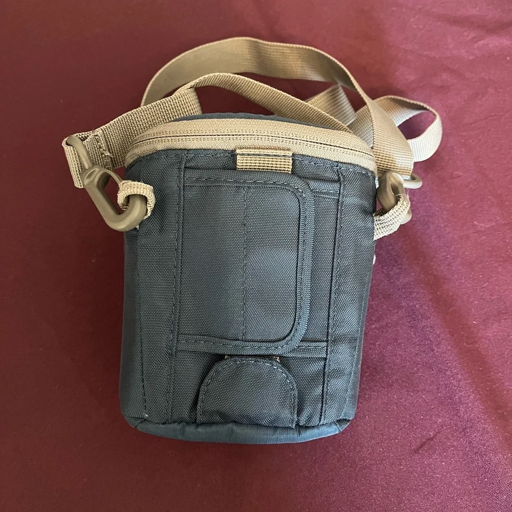 Lowepro camera case Dashpoint 30, Galaxy Blue